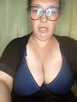 _Saraqueen live cam on Stripchat