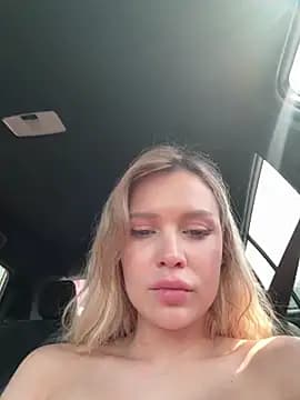 Girl-Mia live cam on Stripchat