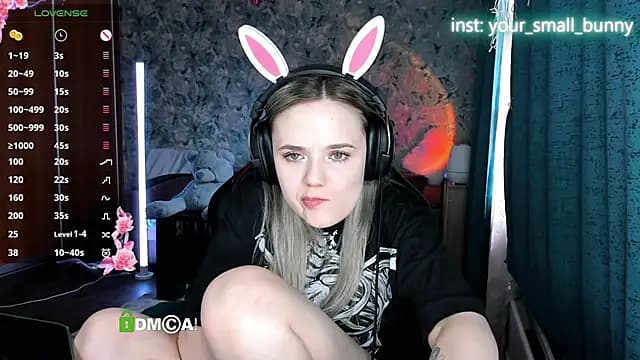Your_small_bunny live cam