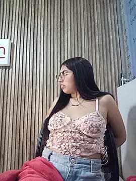 Valk_submissive live cam