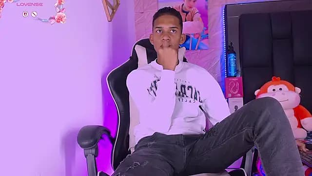 dilan_alfonzo live cam on Stripchat