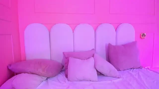 eva_sainnt live cam on Stripchat