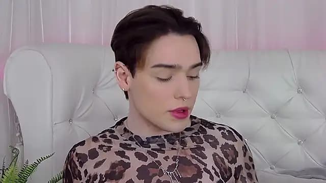 RobbyCharming live cam on Stripchat