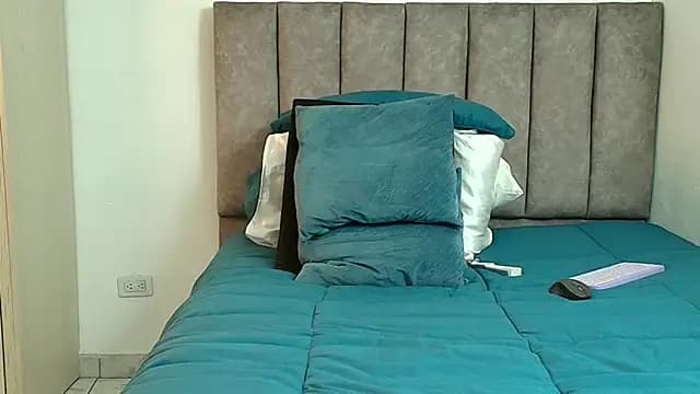 karina_lewis_ live cam