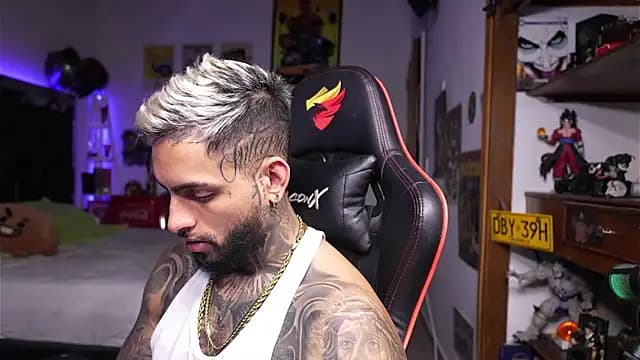 logan_hugh8 live cam