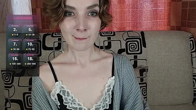 TinaWince live cam on Stripchat