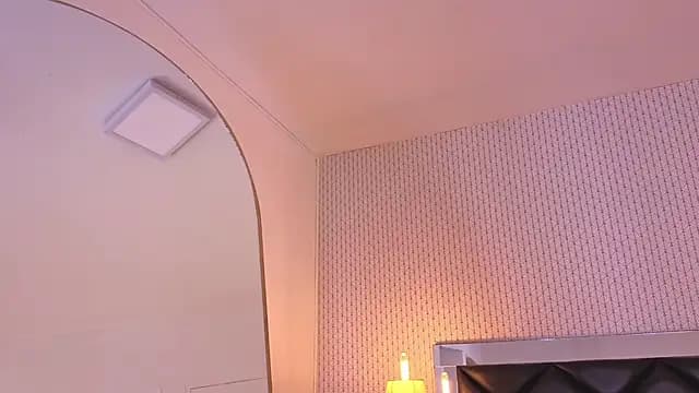 ryo_light live cam on Stripchat