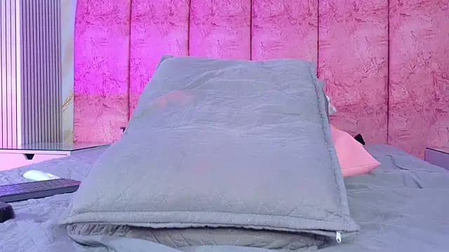 emmacurvy live cam on Stripchat