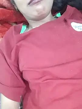 Mahi677 live cam on Stripchat