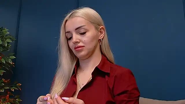 DeeaVIP live cam on Stripchat