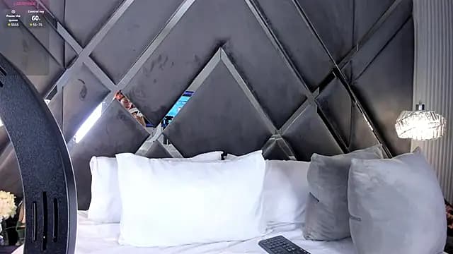 CoraimaSahin live cam on Stripchat