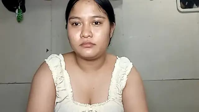 BrandeePhatdouang live cam on Stripchat