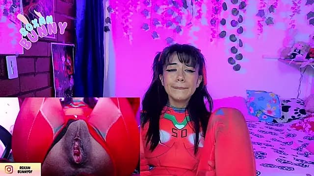 Roxanbunny1 live cam on Stripchat