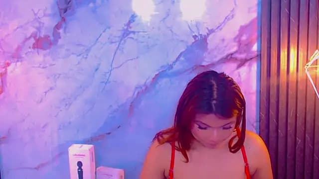 Cloelombard live cam on Stripchat