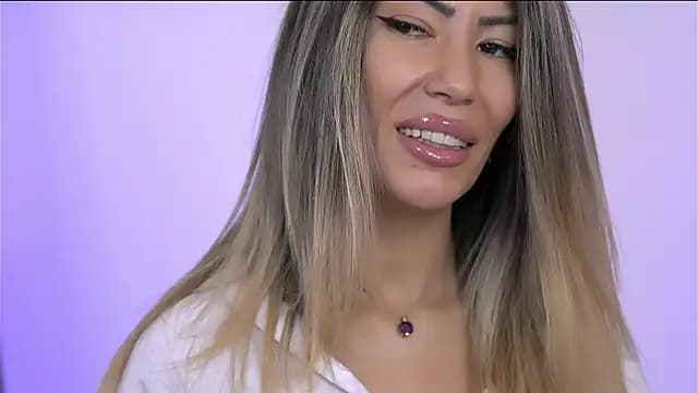 SophiaPotts live cam on Stripchat