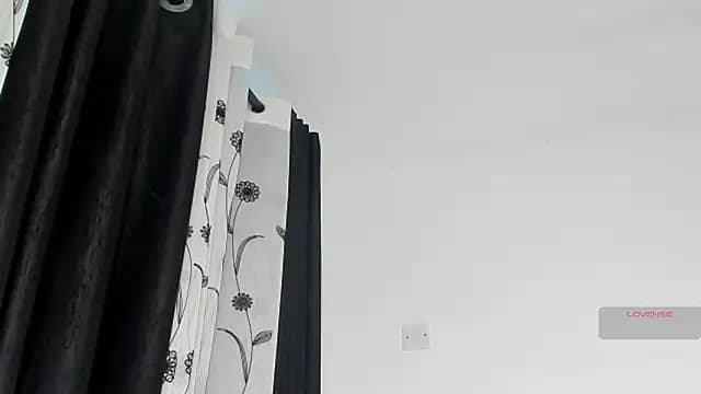 CREAMY_BUBBLEGUM live cam on Stripchat