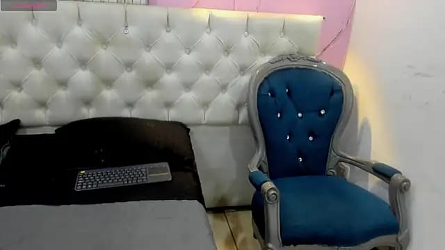 karolinee_66_ live cam