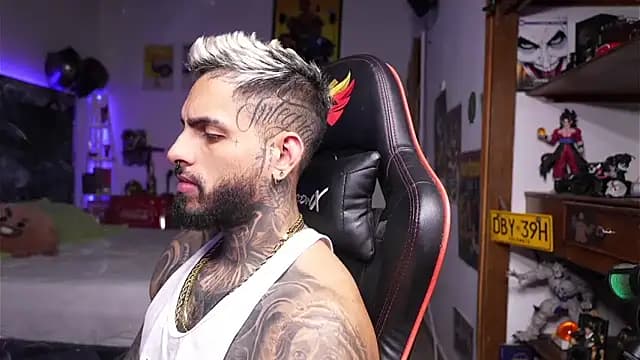 logan_hugh8 live cam