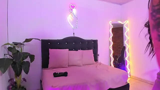 LINDSAY_TAY live cam