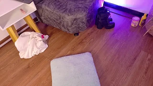 Victoria_key live cam