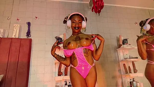 DaniaMarcell live cam