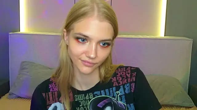 4example_Chloe live cam on Stripchat