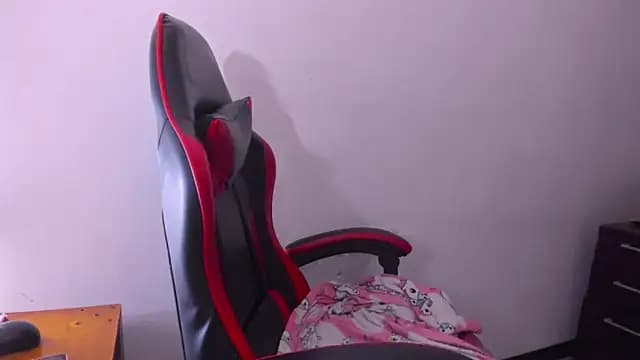 peachy_hot live cam on Stripchat