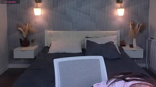 elise_robbie live cam on Stripchat