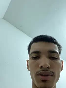 sanches_065 live cam on Stripchat