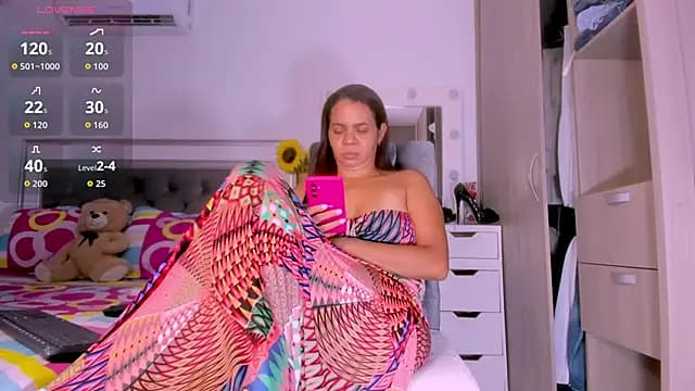 sharonDulce live cam on Stripchat