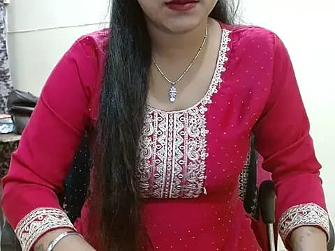 LovingPihu live cam on Stripchat