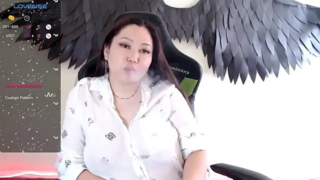 LisaAsianFlower live cam on Stripchat