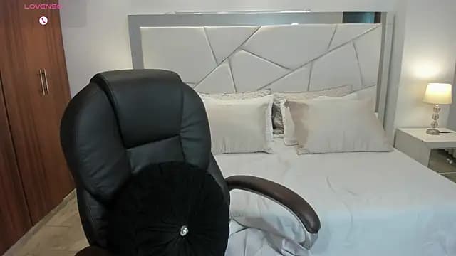 Natasha_Kiim_ live cam on Stripchat