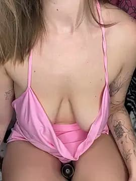 curvycatwow live cam on Stripchat