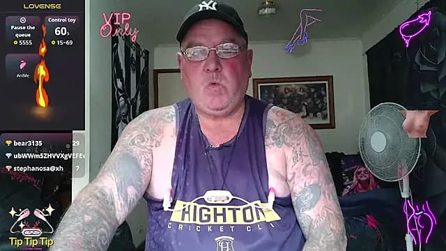 KINKYBLUEYES69 live cam on Stripchat