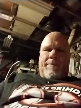 Reddog833 live cam on Stripchat