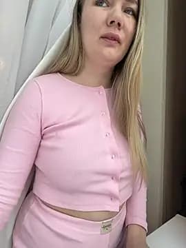 LianaCruz__ live cam on Stripchat