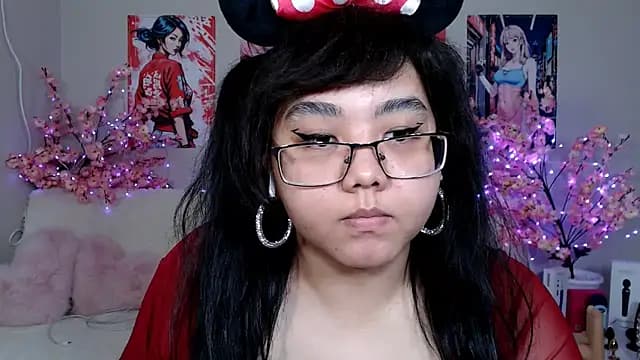 Moertomlly live cam on Stripchat