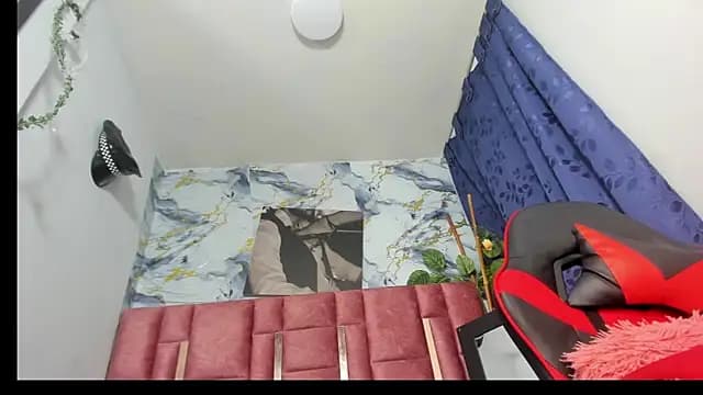 Kazsandraa live cam on Stripchat