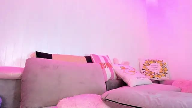 RileyNox live cam on Stripchat