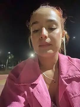 isabella_ferrer99 live cam on Stripchat