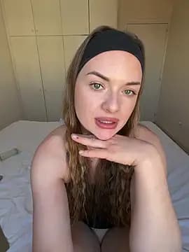 ElenaRebelle live cam on Stripchat