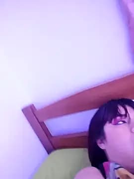 Cherrybustyx19 live cam