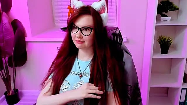 CarolGiggly live cam on Stripchat