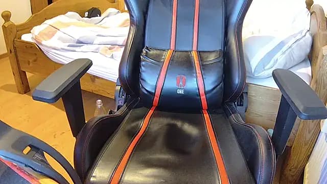 KmlBI26 live cam on Stripchat