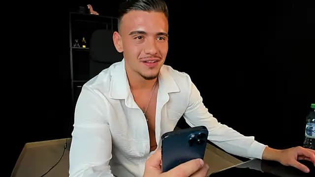 ElijahThorne live cam on Stripchat