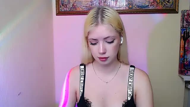 AliceHotty_ live cam on Stripchat