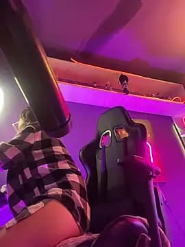 MyCutieBabe live cam on Stripchat