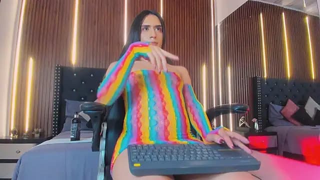 Viannca__ live cam on Stripchat