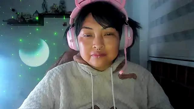 Shaddycute_ live cam on Stripchat